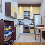 公寓 Dominik With Garage Parking Close To The Center