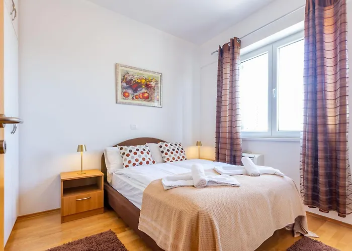 Apartment Dominik With Garage Parking Close To The Center