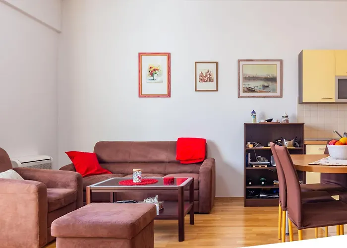 Apartment Dominik With Garage Parking Close To The Center Zadar