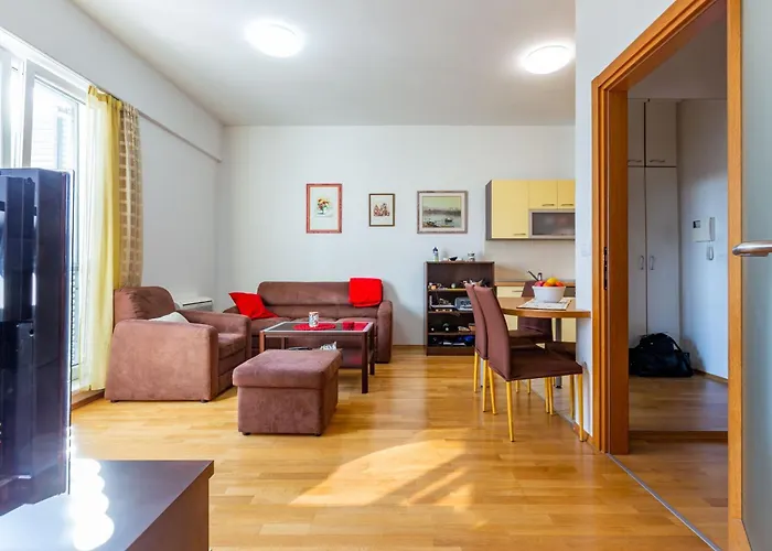 Apartment Dominik With Garage Parking Close To The Center Zadar